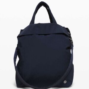 Lululemon On My Level bag 19L navy